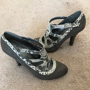 MIA Grey & Suede Pump
